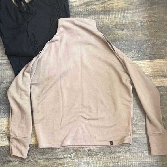 4 piece XS workout bundle! Buffbunny, carbon38, girlfriend collective and Varley - Picture 6 of 16